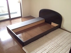 赤帽でベッド解体