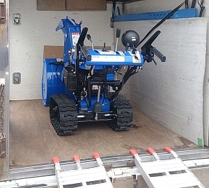 赤帽札幌の除雪機配送